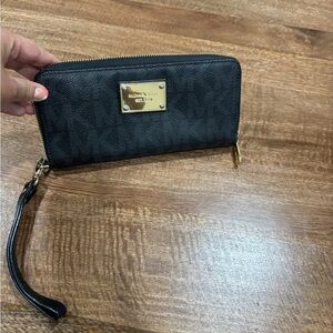 Michael Kors Black Jet Set Travel Large logo Wristlet Wallet with Gold Accents